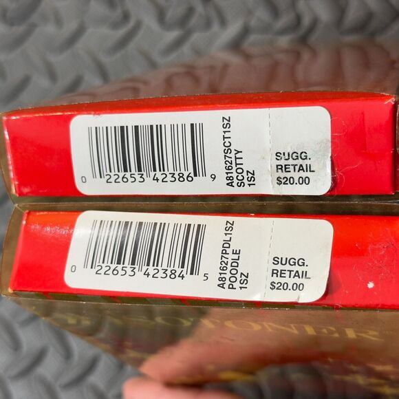 Lot of 2 Isotoner Knit Winter Gloves Women One Size White Red Scotty Scottie Dog - Picture 3 of 3